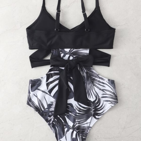 NWOT Boutique One Piece Leaf Wrap Swim Monokini Bathing Suit - Picture 2 of 4